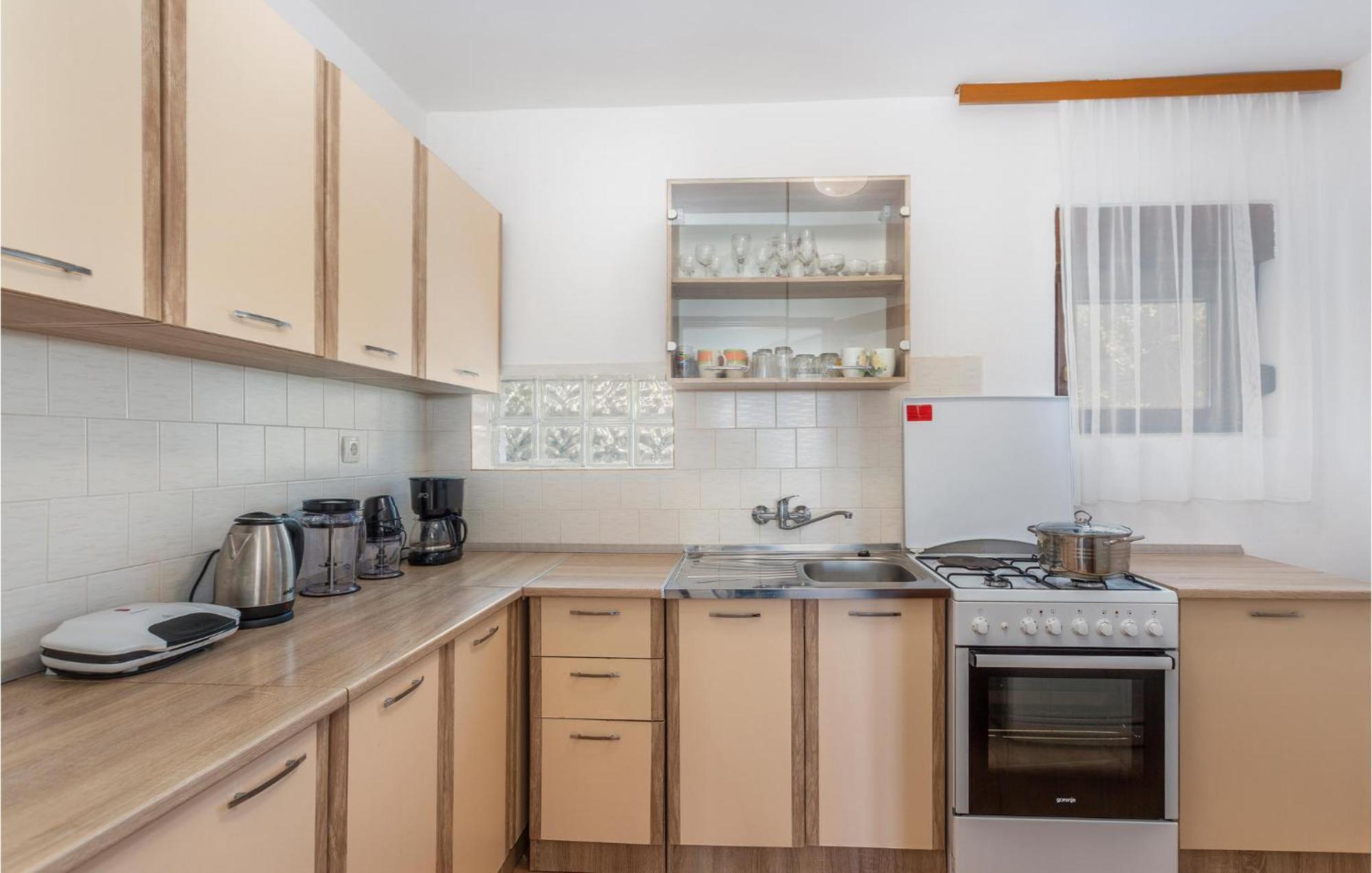 Gorgeous Apartment In Pinezici With Kitchen Eksteriør billede