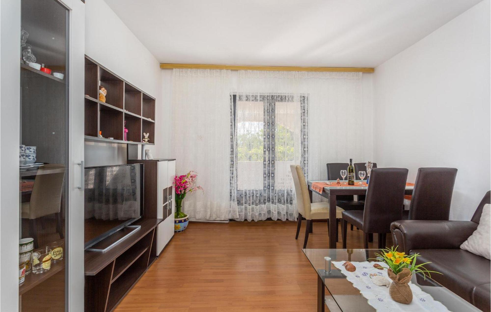 Gorgeous Apartment In Pinezici With Kitchen Eksteriør billede